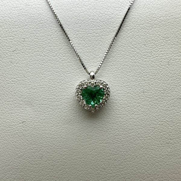 collana con cuore in smeraldo contornato promesse donna
